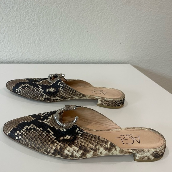 Agl Shoes - AGL Snake Print Flat Loafer with Round Medal Decoration Size 40